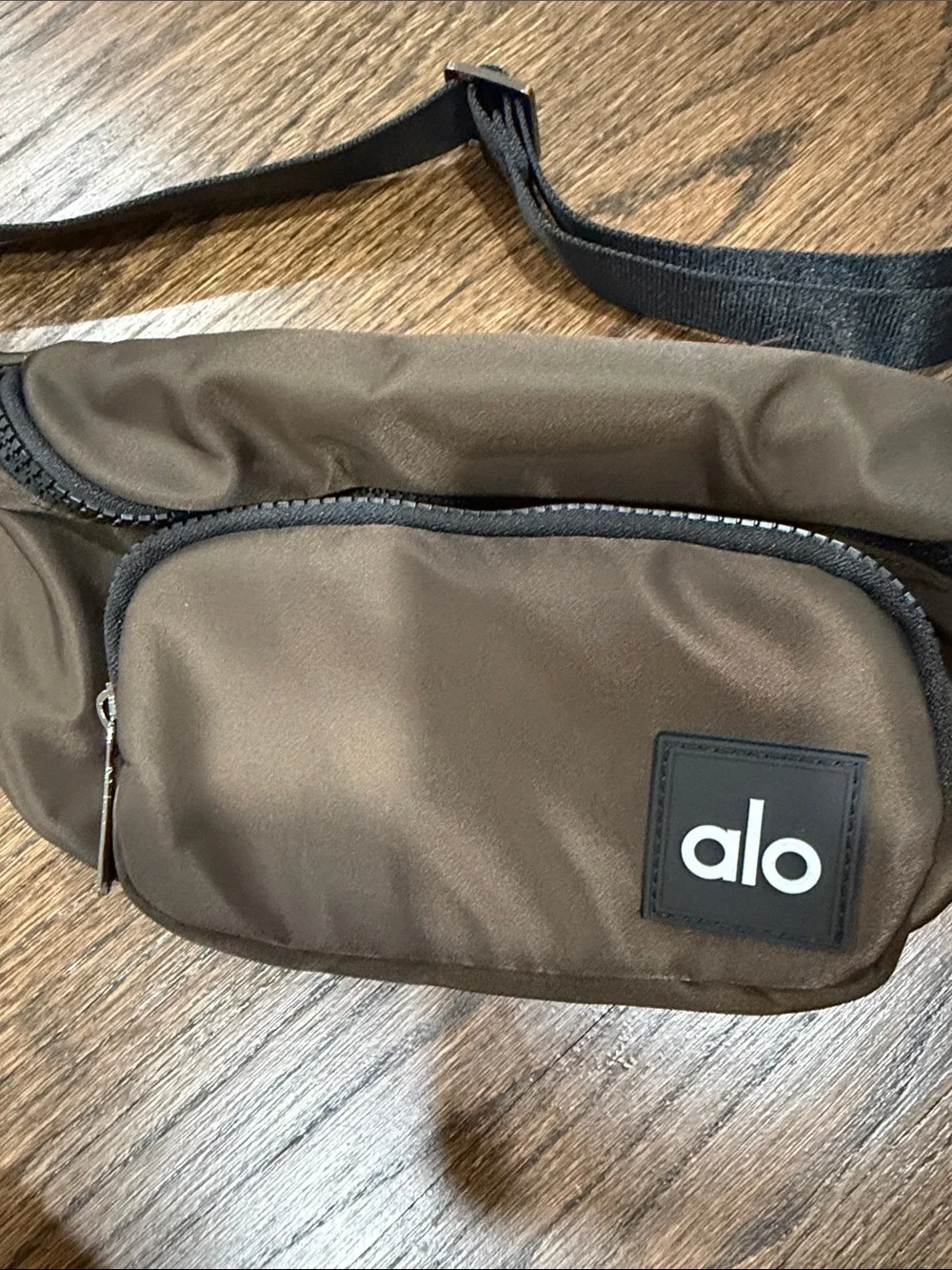 ALO Yoga Espresso Waist Belt Bag with Black Strap